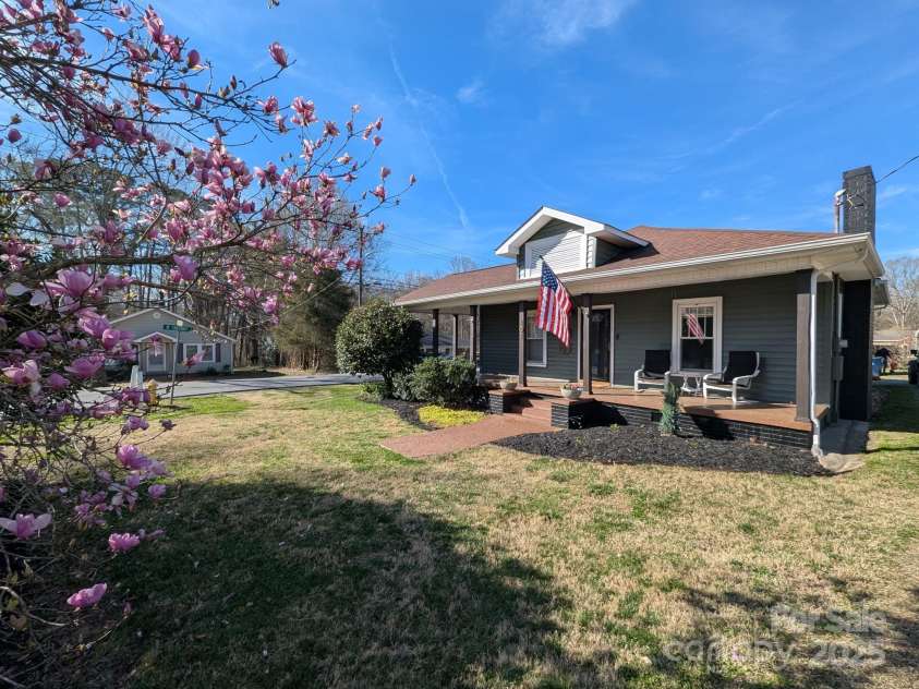 101 Sunset Drive, Stanley, NC 28164.  MLS# CAR4228097, YatesRealty ID 10238. 