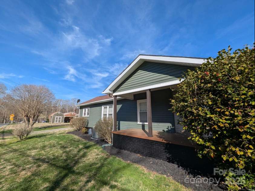 101 Sunset Drive, Stanley, NC 28164.  MLS# CAR4228097, YatesRealty ID 10238. 