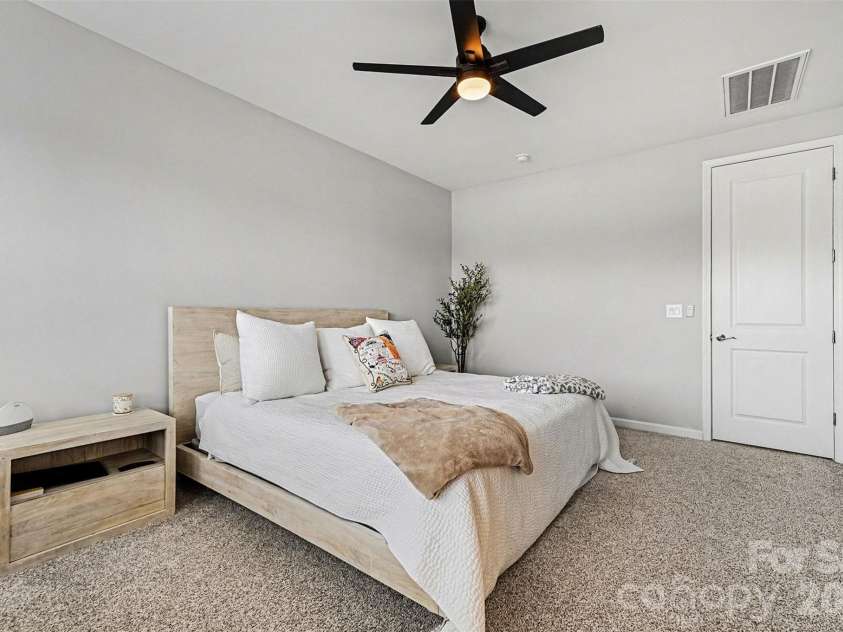 811 Redd Alley, Charlotte, NC 28217.  MLS# CAR4335811, YatesRealty ID 10239. 