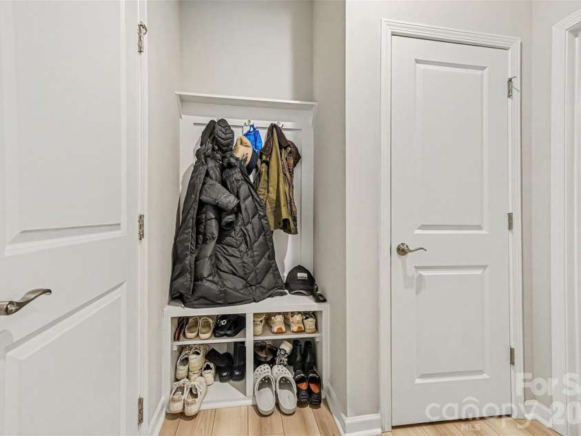 811 Redd Alley, Charlotte, NC 28217.  MLS# CAR4335811, YatesRealty ID 10239. Drop zone 