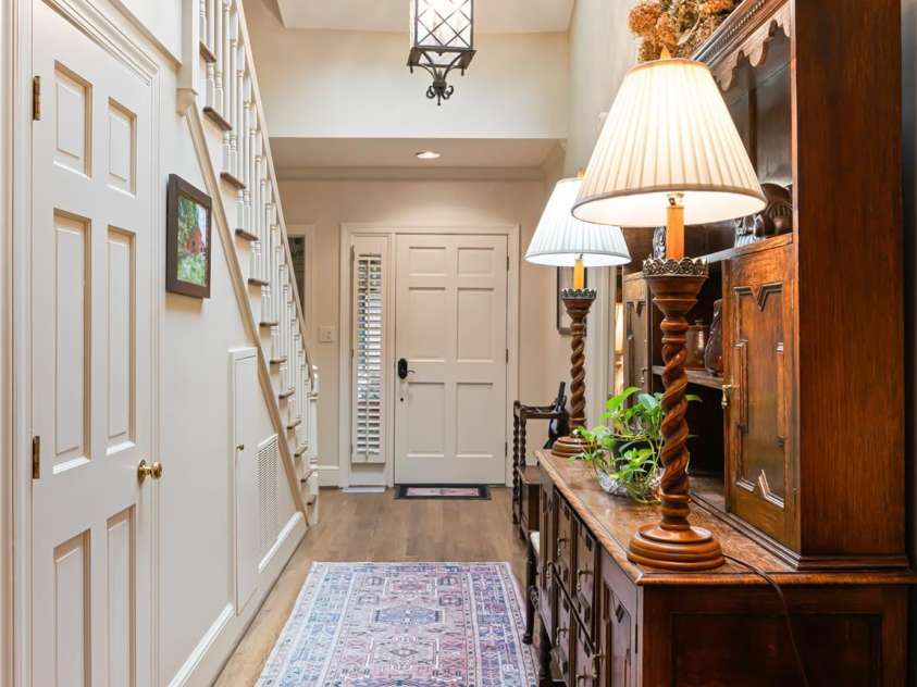 11 Bourne Lane, Asheville, NC 28803.  MLS# CAR4244546, YatesRealty ID 10241. 