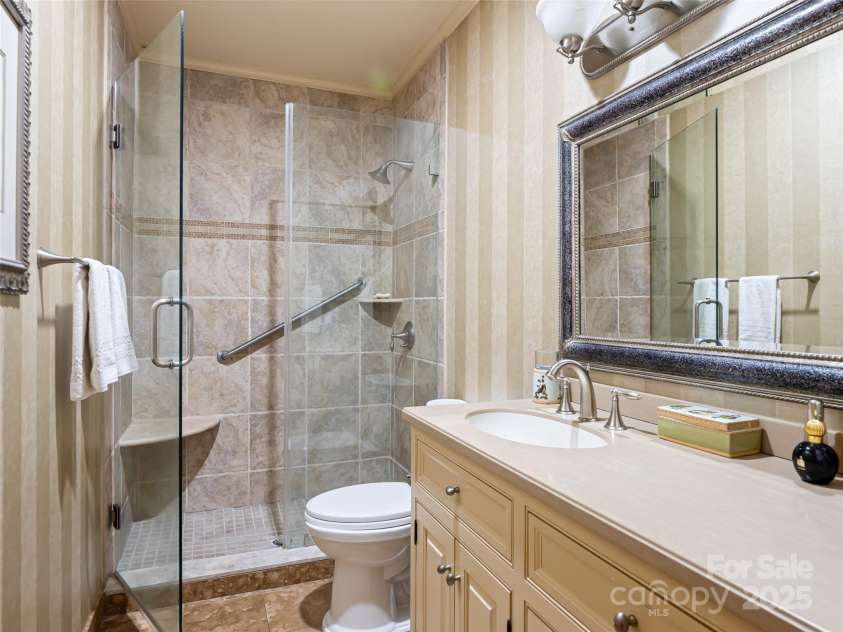 11 Bourne Lane, Asheville, NC 28803.  MLS# CAR4244546, YatesRealty ID 10241. 