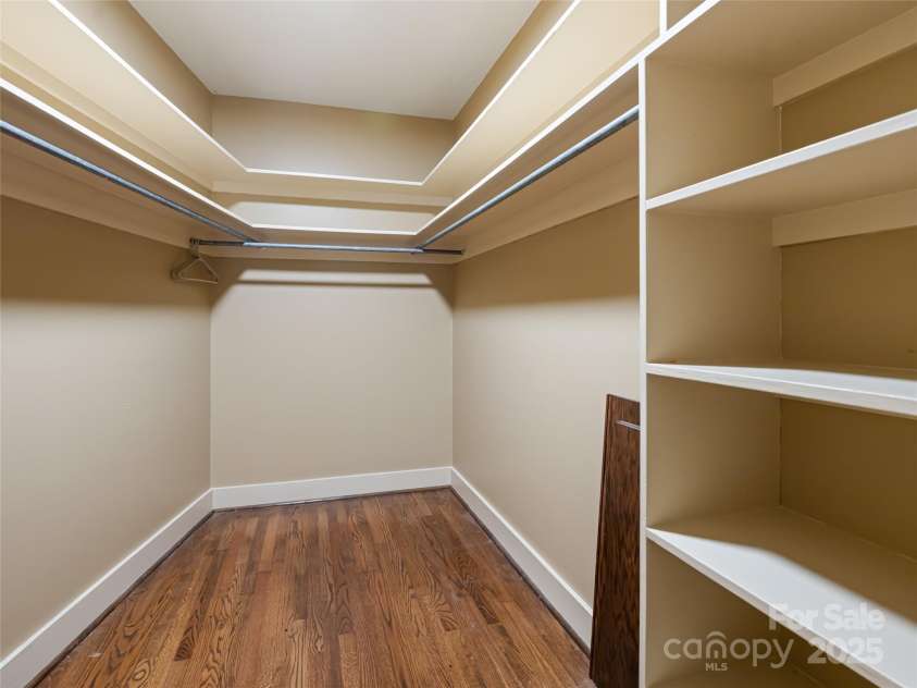 11 Bourne Lane, Asheville, NC 28803.  MLS# CAR4244546, YatesRealty ID 10241. 