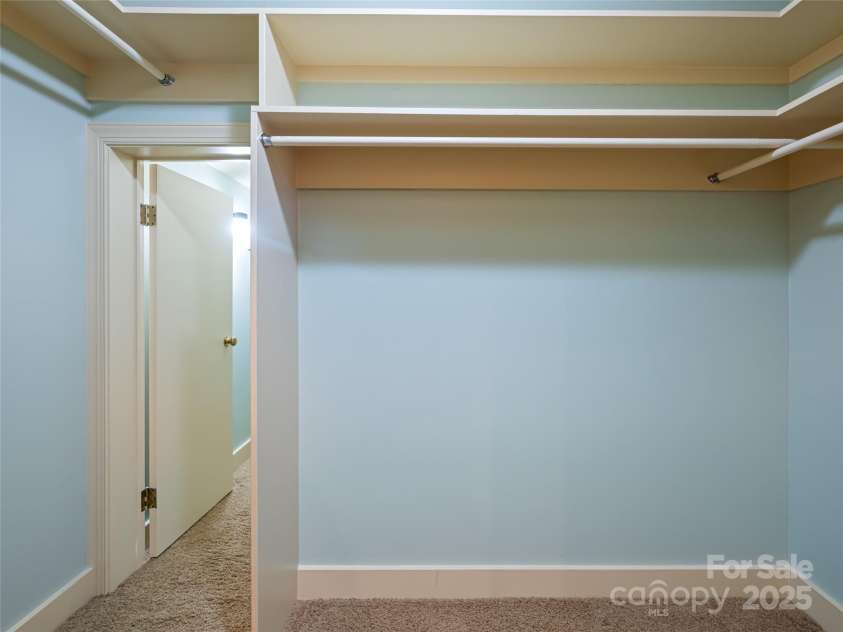 11 Bourne Lane, Asheville, NC 28803.  MLS# CAR4244546, YatesRealty ID 10241. 