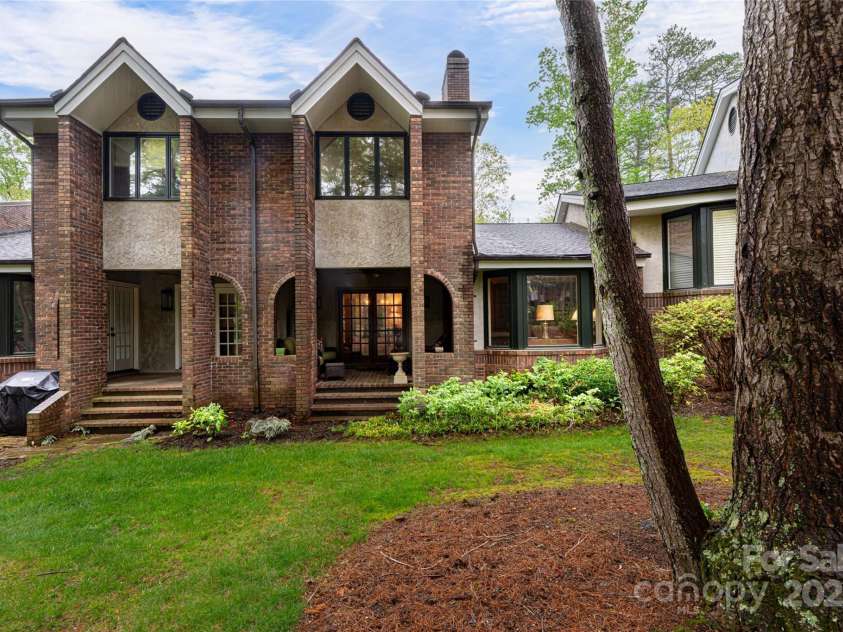 11 Bourne Lane, Asheville, NC 28803.  MLS# CAR4244546, YatesRealty ID 10241. 