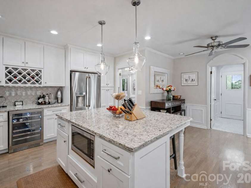 2082 2nd Street Drive, Hickory, NC 28601.  MLS# CAR4349823, YatesRealty ID 10241. 