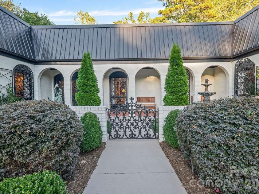 2082 2nd Street Drive, Hickory, NC 28601.  MLS# CAR4349823, YatesRealty ID 10241. 