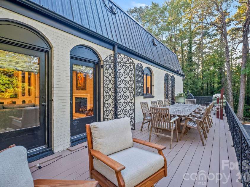 2082 2nd Street Drive, Hickory, NC 28601.  MLS# CAR4349823, YatesRealty ID 10241. 
