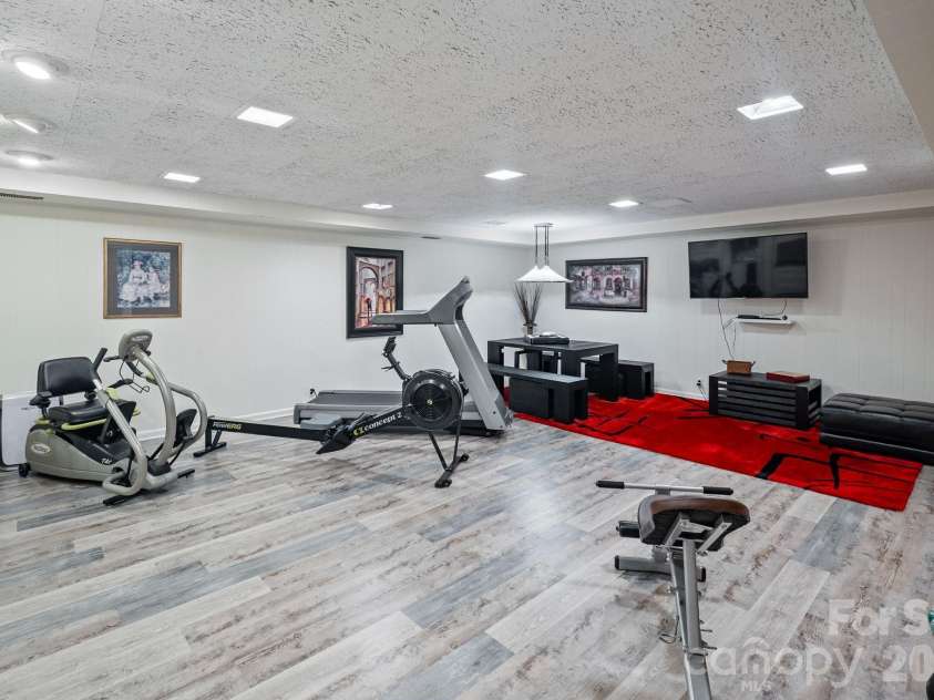 2082 2nd Street Drive, Hickory, NC 28601.  MLS# CAR4349823, YatesRealty ID 10241. Flex Space