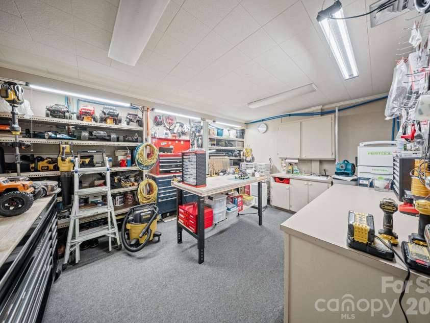 2082 2nd Street Drive, Hickory, NC 28601.  MLS# CAR4349823, YatesRealty ID 10241. Garage Workshop