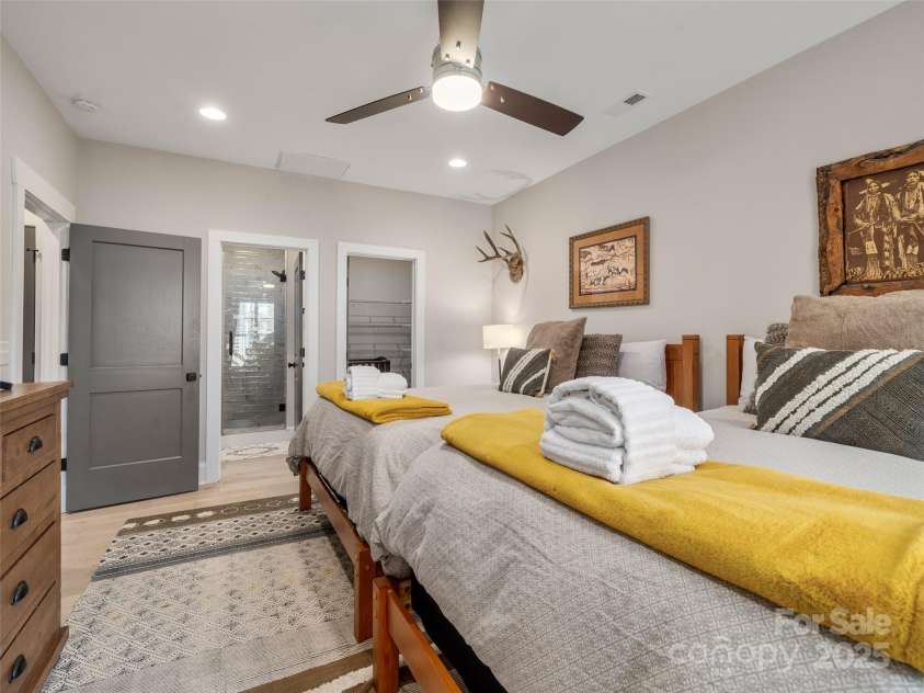 288 Main Street, Brevard, NC 28712.  MLS# CAR4237662, YatesRealty ID 10243. 