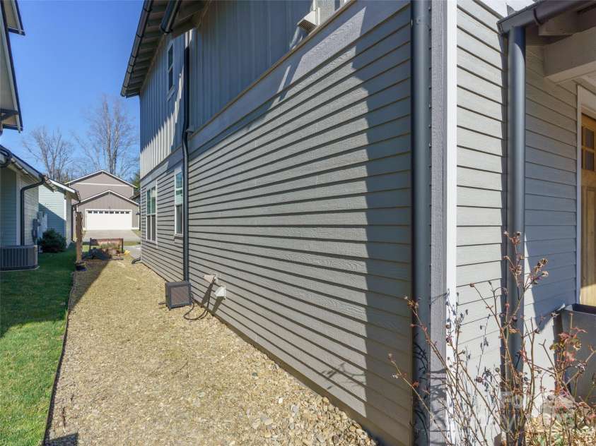 288 Main Street, Brevard, NC 28712.  MLS# CAR4237662, YatesRealty ID 10243. 