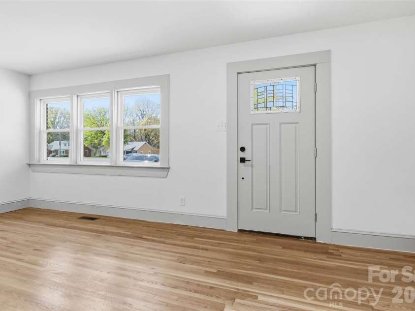 3609 Eastway Drive, Charlotte, NC 28205.  MLS# CAR4356441, YatesRealty ID 10243. 