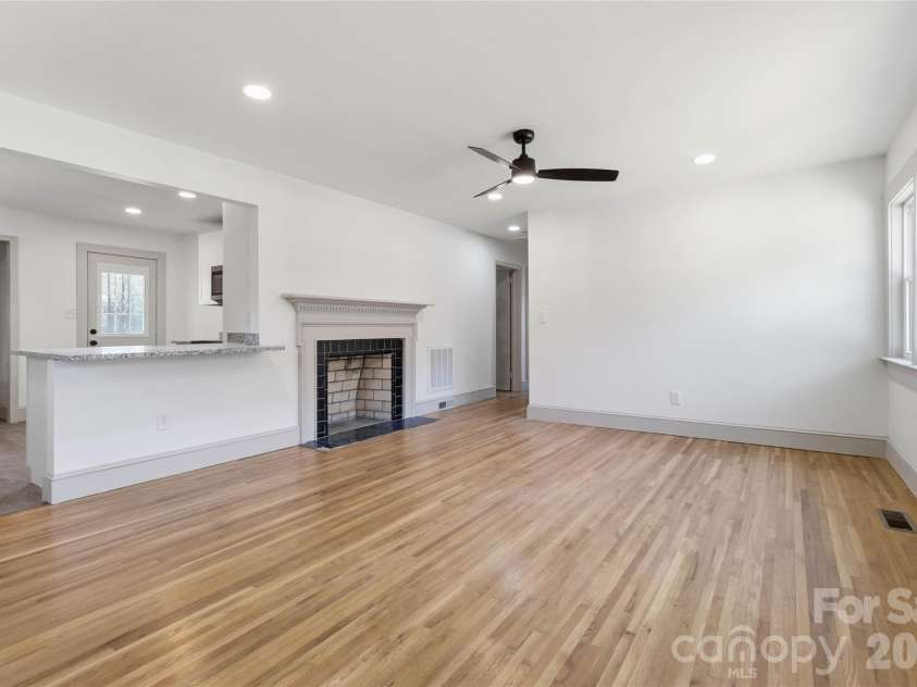 3609 Eastway Drive, Charlotte, NC 28205.  MLS# CAR4356441, YatesRealty ID 10243. 