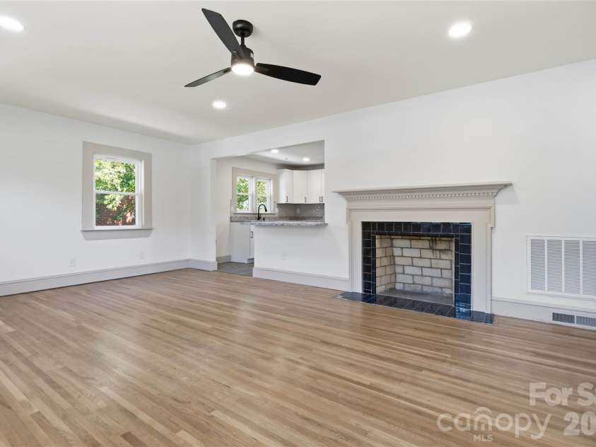 3609 Eastway Drive, Charlotte, NC 28205.  MLS# CAR4356441, YatesRealty ID 10243. 