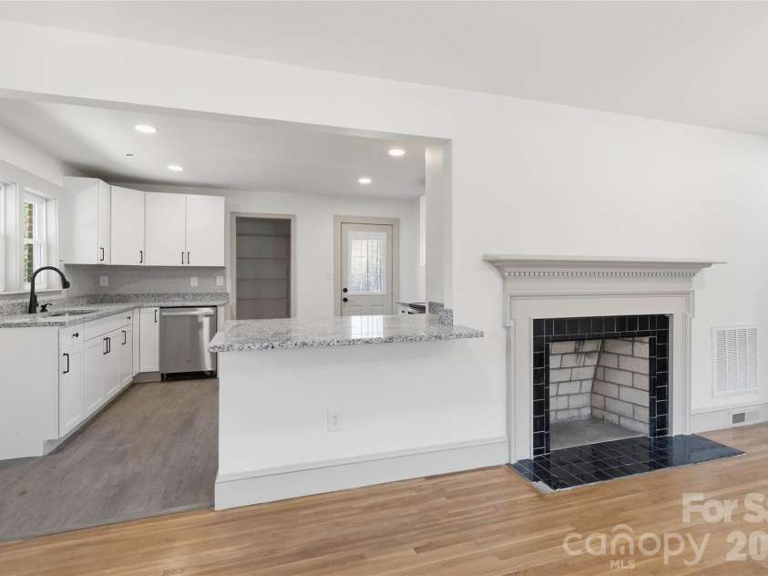 3609 Eastway Drive, Charlotte, NC 28205.  MLS# CAR4356441, YatesRealty ID 10243. 