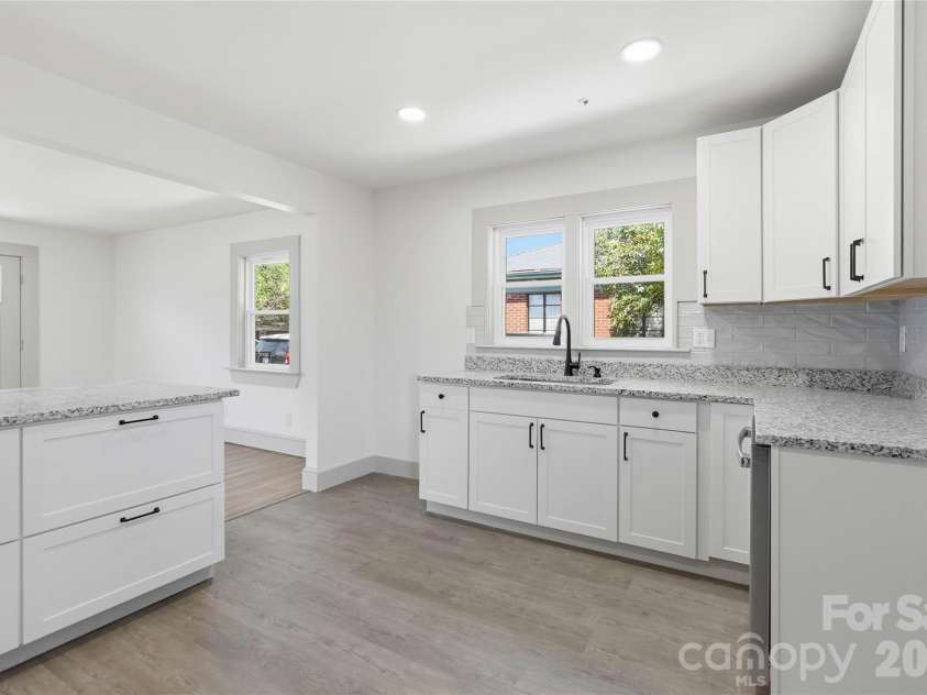 3609 Eastway Drive, Charlotte, NC 28205.  MLS# CAR4356441, YatesRealty ID 10243. 