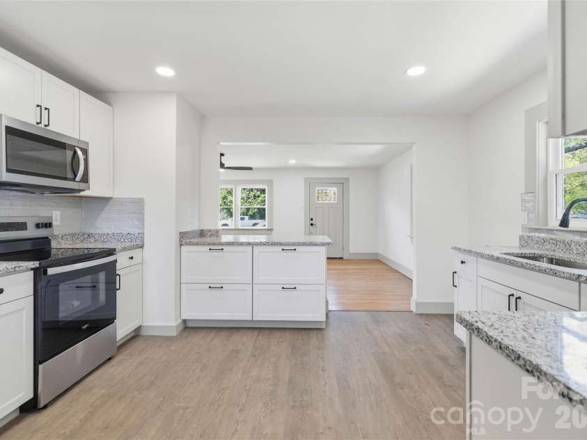 3609 Eastway Drive, Charlotte, NC 28205.  MLS# CAR4356441, YatesRealty ID 10243. 