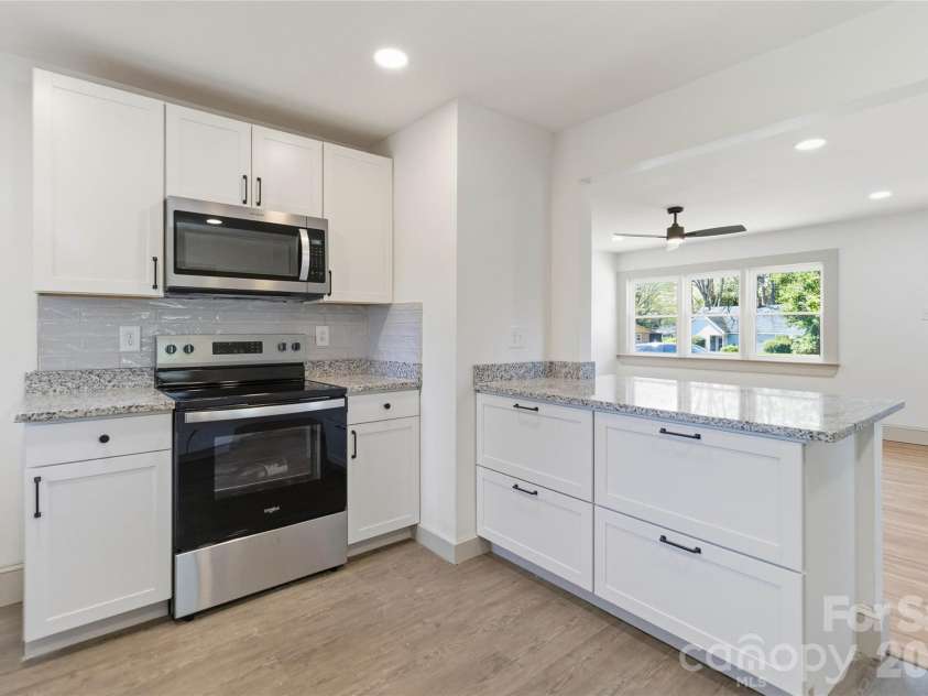 3609 Eastway Drive, Charlotte, NC 28205.  MLS# CAR4356441, YatesRealty ID 10243. 