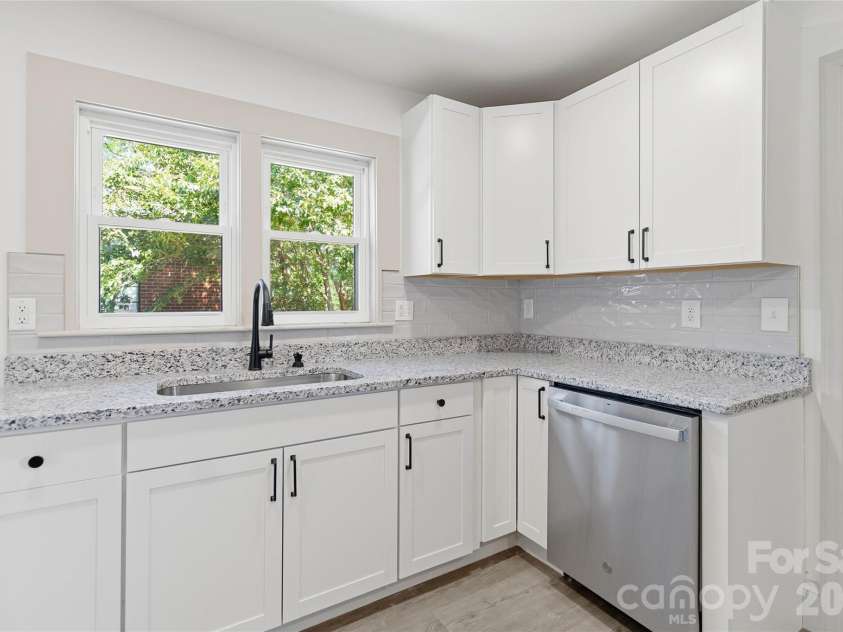 3609 Eastway Drive, Charlotte, NC 28205.  MLS# CAR4356441, YatesRealty ID 10243. 