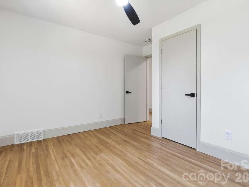 3609 Eastway Drive, Charlotte, NC 28205.  MLS# CAR4356441, YatesRealty ID 10243. 