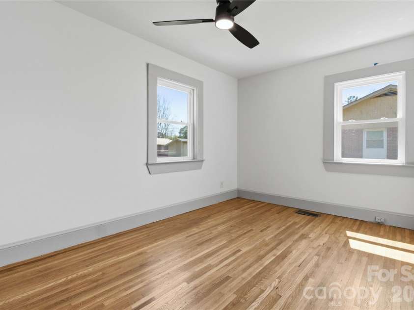 3609 Eastway Drive, Charlotte, NC 28205.  MLS# CAR4356441, YatesRealty ID 10243. 