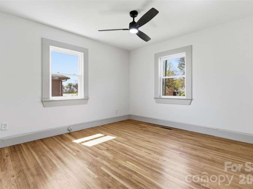 3609 Eastway Drive, Charlotte, NC 28205.  MLS# CAR4356441, YatesRealty ID 10243. 
