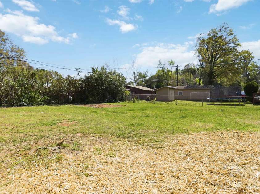 3609 Eastway Drive, Charlotte, NC 28205.  MLS# CAR4356441, YatesRealty ID 10243. 