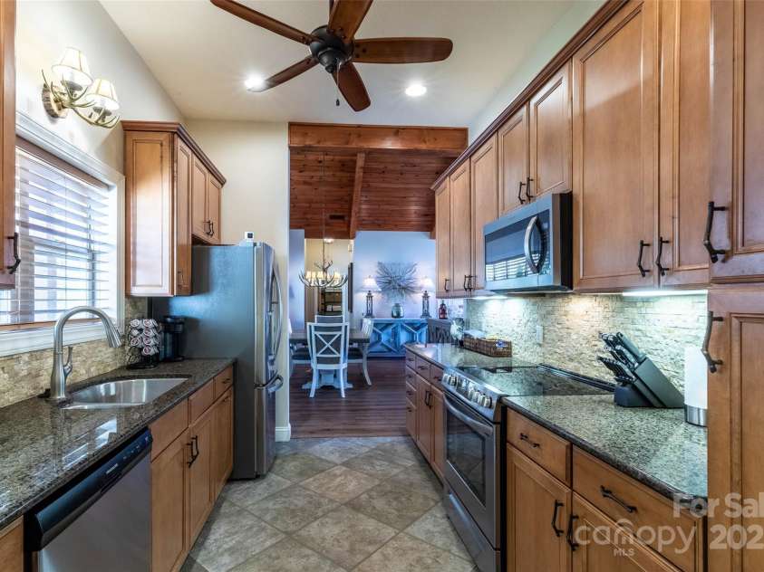 226 Sawgrass Drive, Whittier, NC 28789.  MLS# CAR4244144, YatesRealty ID 10244. 