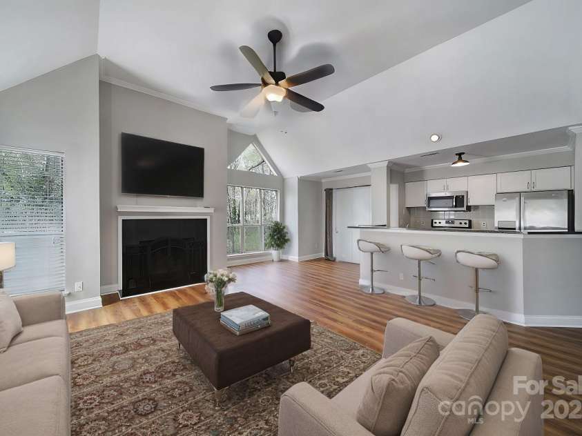 2500 Cranbrook Lane, Charlotte, NC 28207.  MLS# CAR4223296, YatesRealty ID 10249. 