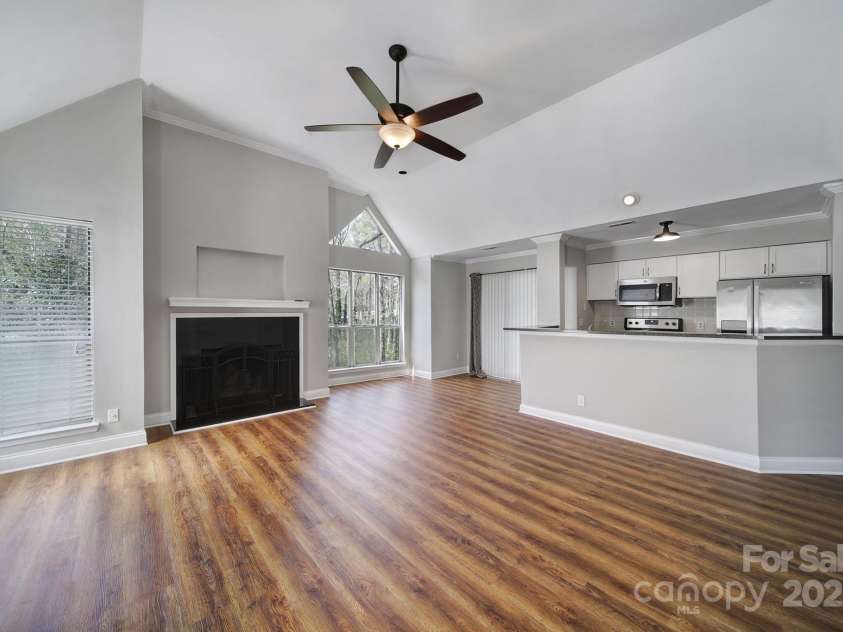2500 Cranbrook Lane, Charlotte, NC 28207.  MLS# CAR4223296, YatesRealty ID 10249. 