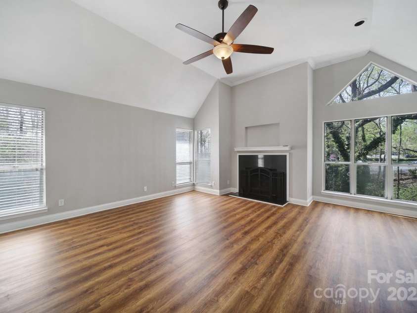 2500 Cranbrook Lane, Charlotte, NC 28207.  MLS# CAR4223296, YatesRealty ID 10249. 