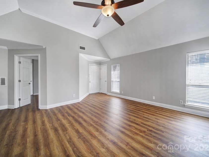 2500 Cranbrook Lane, Charlotte, NC 28207.  MLS# CAR4223296, YatesRealty ID 10249. 