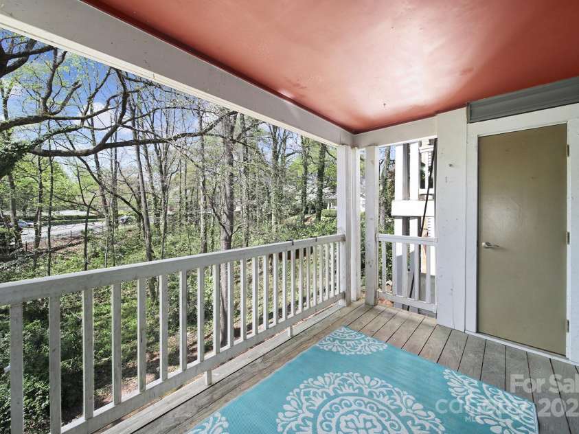 2500 Cranbrook Lane, Charlotte, NC 28207.  MLS# CAR4223296, YatesRealty ID 10249. 