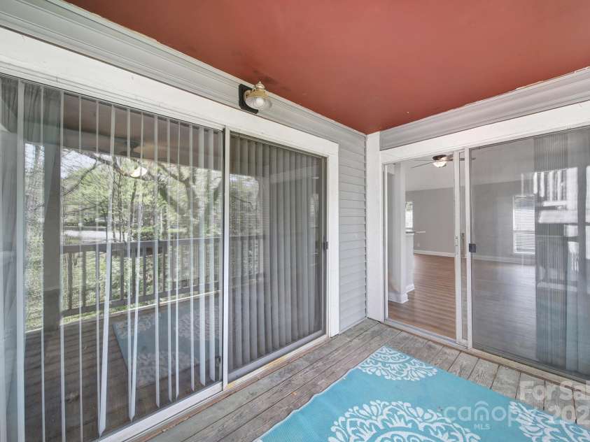 2500 Cranbrook Lane, Charlotte, NC 28207.  MLS# CAR4223296, YatesRealty ID 10249. 