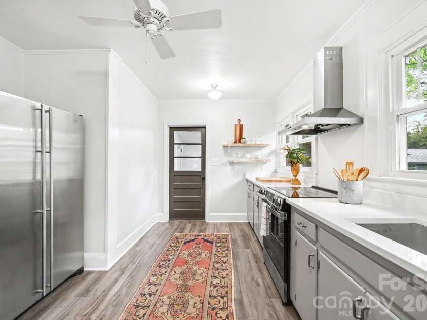 1012 35th Street, Charlotte, NC 28205.  MLS# CAR4364685, YatesRealty ID 10253. 
