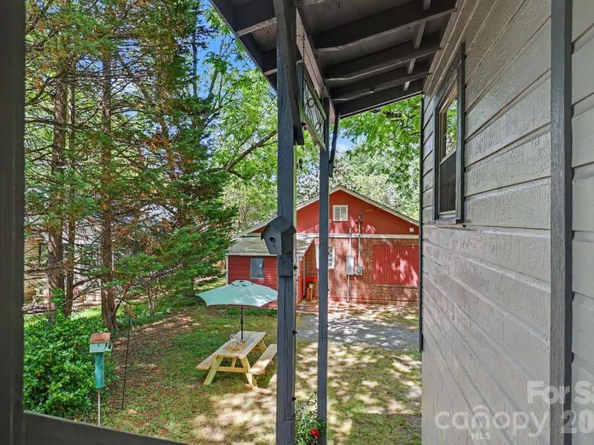 1012 35th Street, Charlotte, NC 28205.  MLS# CAR4364685, YatesRealty ID 10253. 