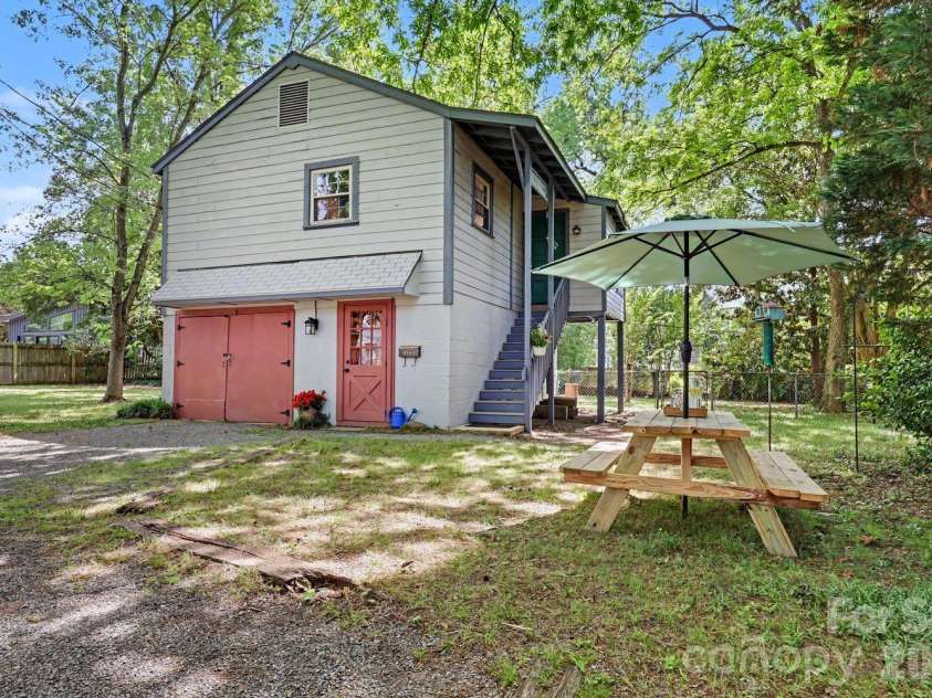 1012 35th Street, Charlotte, NC 28205.  MLS# CAR4364685, YatesRealty ID 10253. 