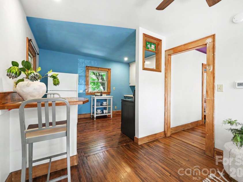 1012 35th Street, Charlotte, NC 28205.  MLS# CAR4364685, YatesRealty ID 10253. 