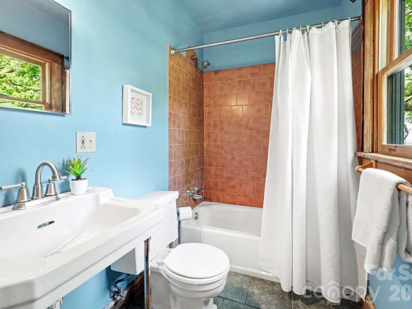 1012 35th Street, Charlotte, NC 28205.  MLS# CAR4364685, YatesRealty ID 10253. 