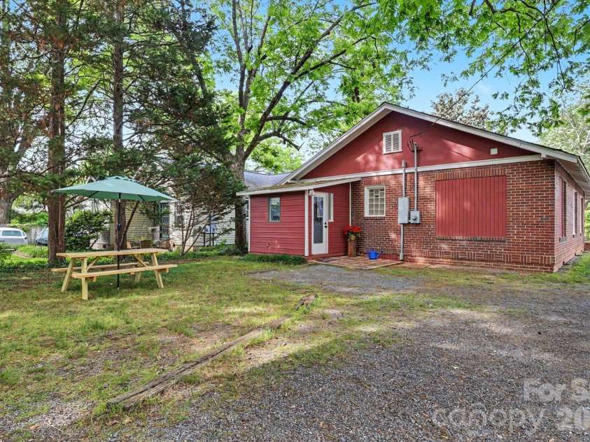 1012 35th Street, Charlotte, NC 28205.  MLS# CAR4364685, YatesRealty ID 10253. 