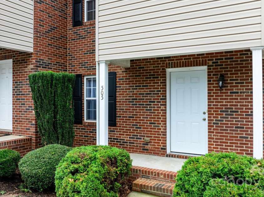 2222 15th Avenue, Hickory, NC 28601.  MLS# CAR4239006, YatesRealty ID 10253. 