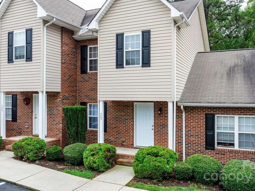 2222 15th Avenue, Hickory, NC 28601.  MLS# CAR4239006, YatesRealty ID 10253. 