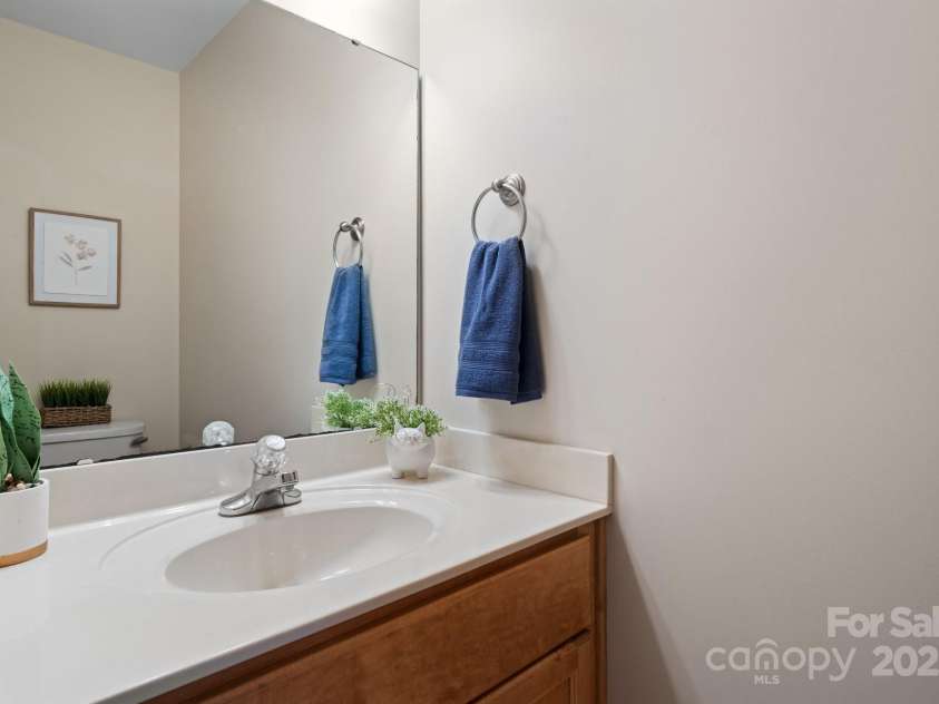 2222 15th Avenue, Hickory, NC 28601.  MLS# CAR4239006, YatesRealty ID 10253. 