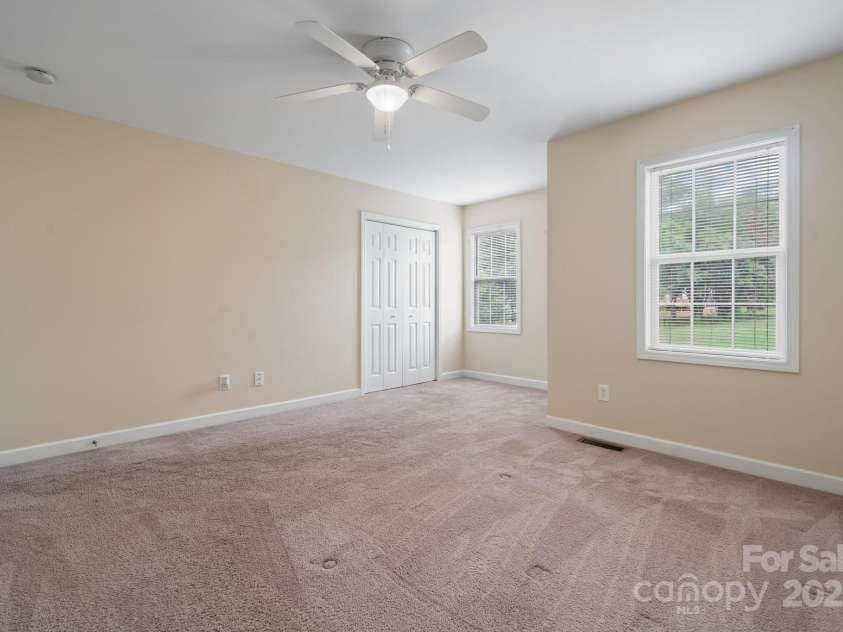 2222 15th Avenue, Hickory, NC 28601.  MLS# CAR4239006, YatesRealty ID 10253. 