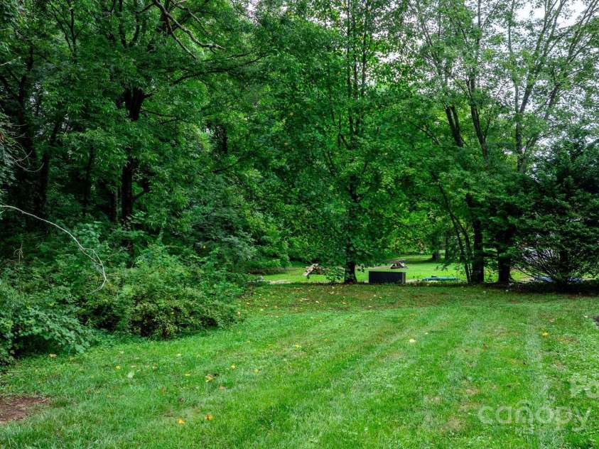 2222 15th Avenue, Hickory, NC 28601.  MLS# CAR4239006, YatesRealty ID 10253. 