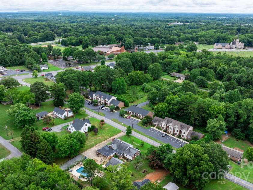 2222 15th Avenue, Hickory, NC 28601.  MLS# CAR4239006, YatesRealty ID 10253. 