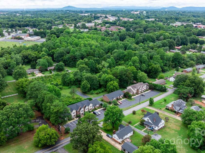 2222 15th Avenue, Hickory, NC 28601.  MLS# CAR4239006, YatesRealty ID 10253. 