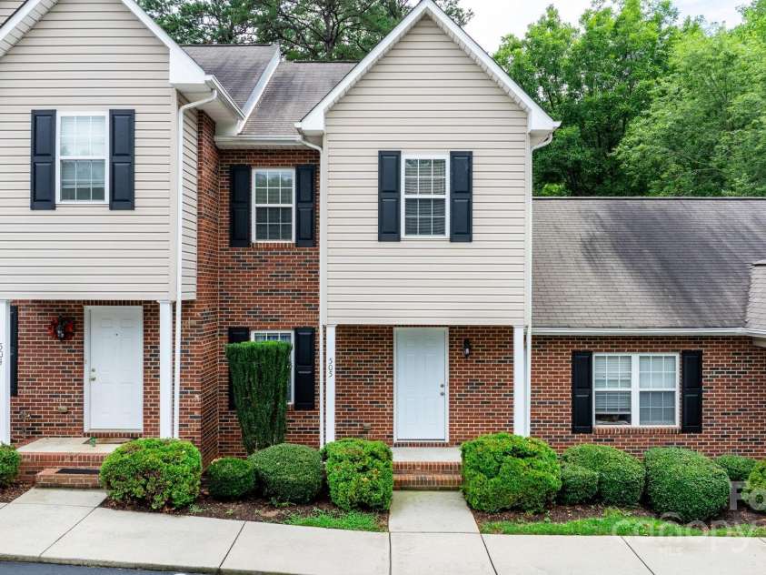 2222 15th Avenue, Hickory, NC 28601.  MLS# CAR4239006, YatesRealty ID 10253. 