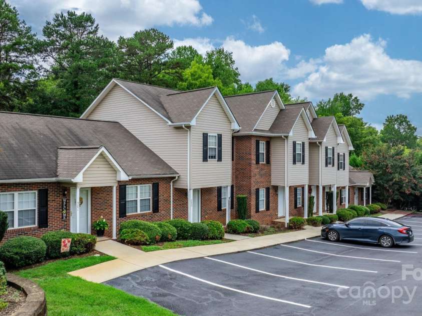 2222 15th Avenue, Hickory, NC 28601.  MLS# CAR4239006, YatesRealty ID 10253. 